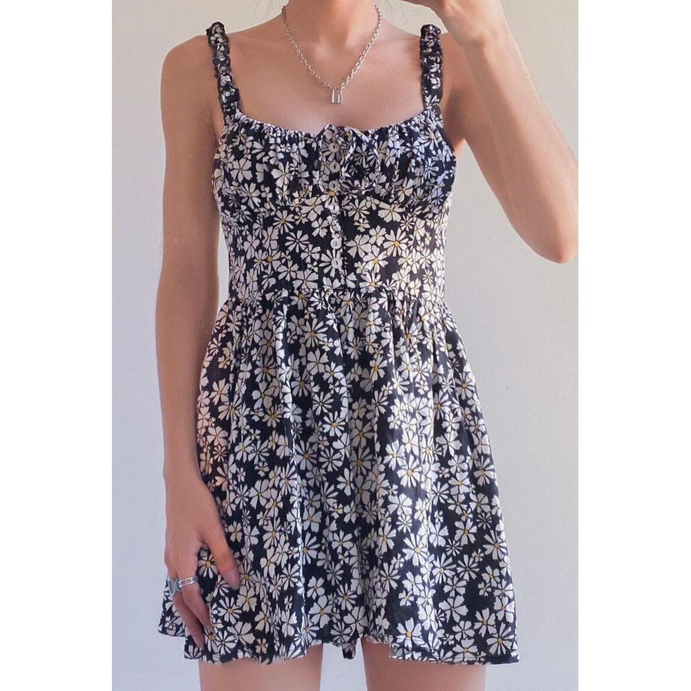 Urban‎ Outfitters Tate Tie Front Daisy Romper - S